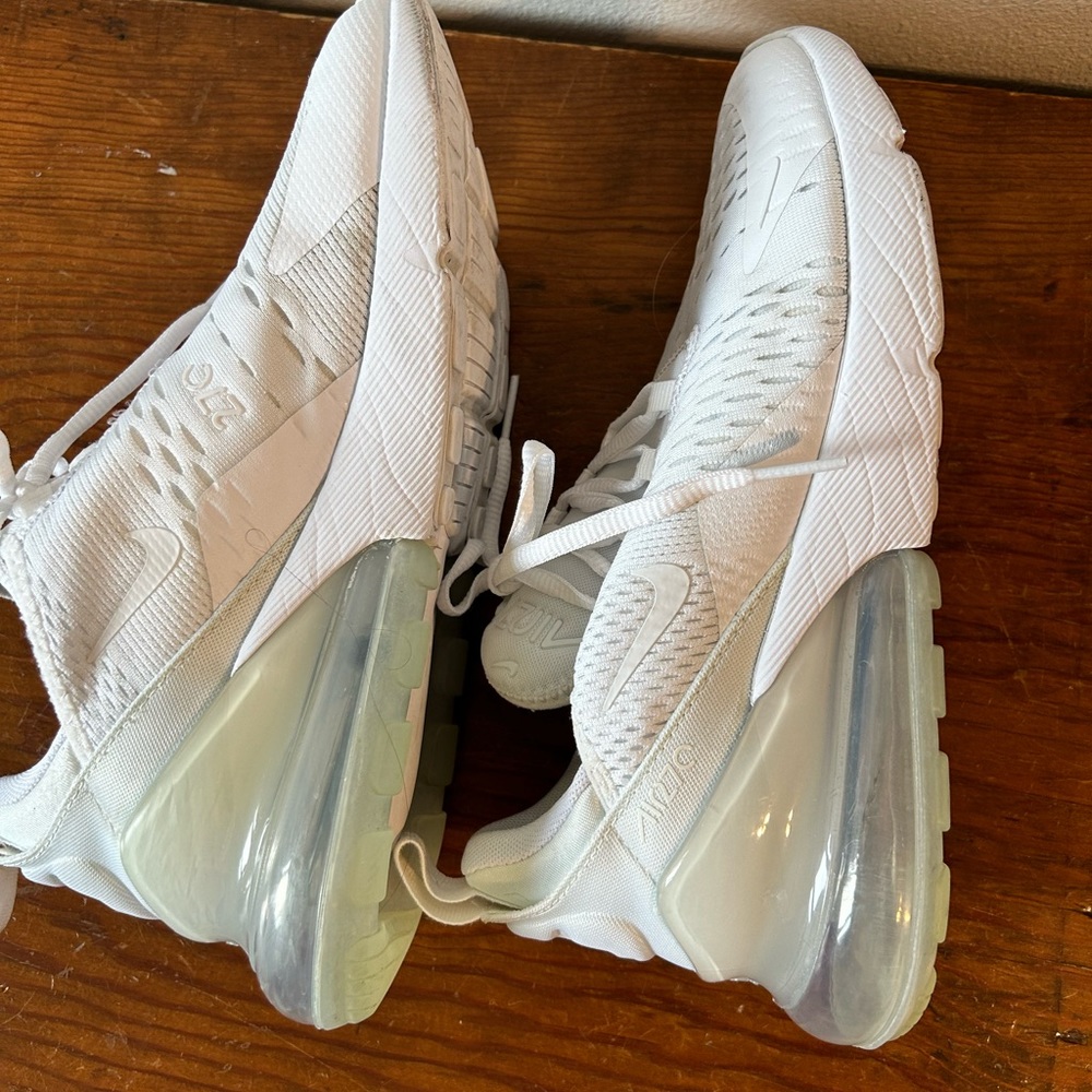 Youth air 270. Size 5.5 white
